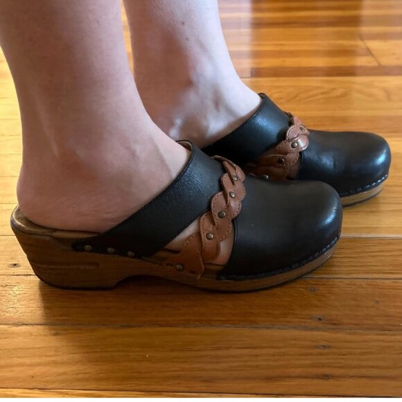 Dansko Sherise Black Leather Brown Braid Clog Mule Heritage Cutout Comfort 38 - Picture 3 of 3